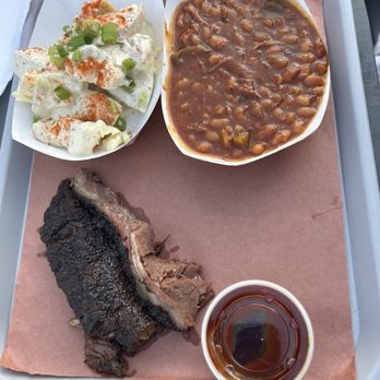 Shagbark Barbecue - Brisket, baked beans, potato salad - Barbeque Near Me - Knoxville, Tennessee Shagbark Barbecue - Brisket, baked beans, potato salad - Barbeque Near Me - Knoxville, Tennessee