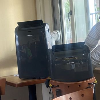 Reges Oceanfront Resort - Portable AC bcs Central air broke, mgmt is fixing and this broke about two weeks ago - Hotels Near Me - Wildwood Crest, New Jersey