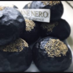 Antico Panificio e Pasticceria Ciro Pace - Il pane al carbone vegetale