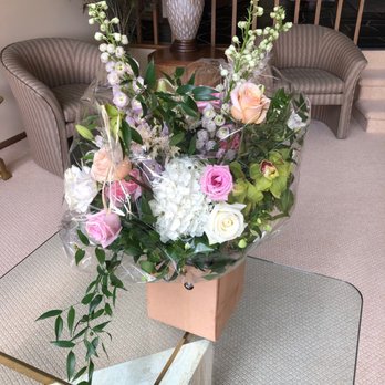 Arts & Flowers - Gorgeous anniversary arrangement - Florists Near Me - Minneapolis, Minnesota Arts & Flowers - Gorgeous anniversary arrangement - Florists Near Me - Minneapolis, Minnesota