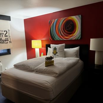 Staypineapple, Hotel FIVE, Downtown Seattle - Interior - Hotels Near Me - Seattle, Washington Staypineapple, Hotel FIVE, Downtown Seattle - Interior - Hotels Near Me - Seattle, Washington