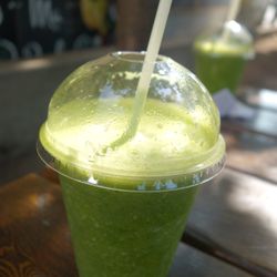 Mangue & Melon - Trying something healthy - the new Green Marie avec kale, mangue, celerie, ananas, epinards, menthe, orange