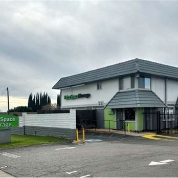 Extra Space Storage - Beauty Image - Extra Space Storage at 135 S Campus Ave, Upland, CA 91786 - Self Storage Near Me - Upland, California