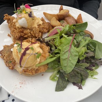 Lapisara Eatery - Fried chicken Benedict - Breakfast & Brunch Near Me - San Francisco, California