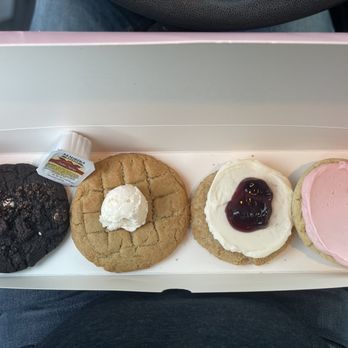 Crumbl - Glendora - Bakeries Near Me - Glendora, California