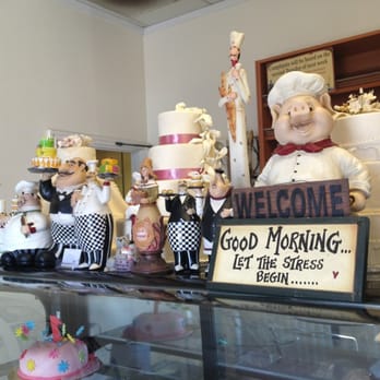 Pierre's Cakes - Bakeries Near Me - Winnetka, California