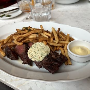 The Royal Hotel - Steak frites - Hotels Near Me - Picton, Ontario