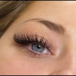 Em Beauty Lounge - Volume cat eye set