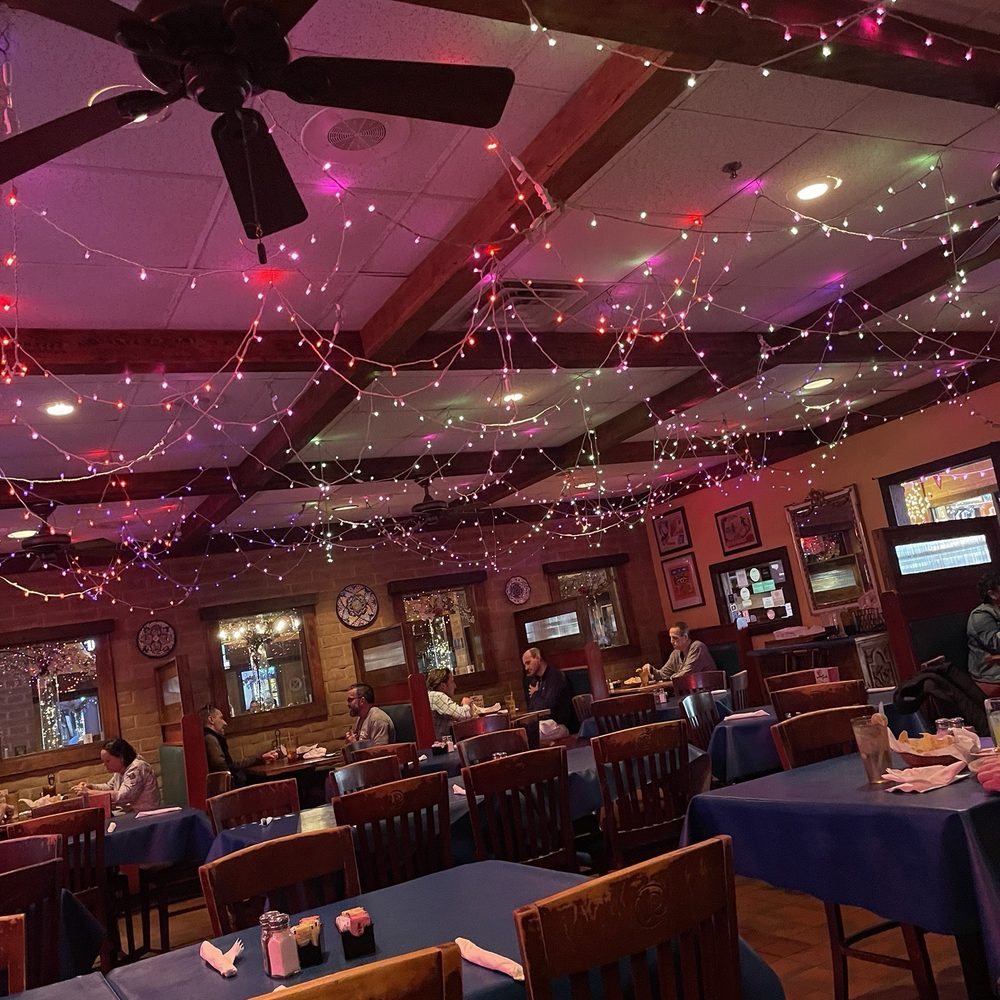 Ojeda's - a dining room with a ceiling fan - Mexican Near Me - Dallas, Texas Ojeda's - a dining room with a ceiling fan - Mexican Near Me - Dallas, Texas