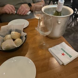Garlic rolls and wine