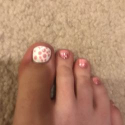 Oasis Nail Spa - Bad polka dots!