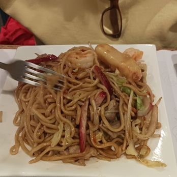 May Garden - Combo chow mein - Chinese Near Me - Santa Rosa, California