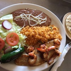 El Tránsito Mexican and Salvadorean Food - Filete de pescado con camarones