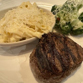 Carrabba's Italian Grill - Filet, Alfredo, broccoli - Italian Near Me - Maumee, Ohio Carrabba's Italian Grill - Filet, Alfredo, broccoli - Italian Near Me - Maumee, Ohio