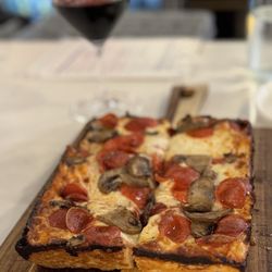 Sette Pasta House - Pepperoni pizza and added mushrooms