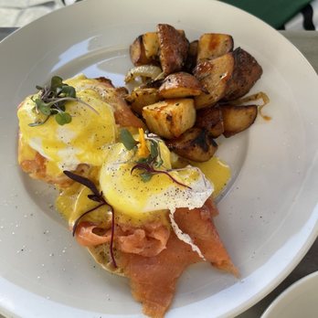 ATTITUDE CAFE - SALMON BENEDICT - Breakfast & Brunch Near Me - Los Angeles, California ATTITUDE CAFE - SALMON BENEDICT - Breakfast & Brunch Near Me - Los Angeles, California