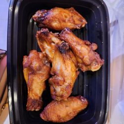 Light Cantine - Fried Chicken Wings || IG: @misspiggyeats