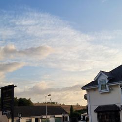 Dalys Public House - Sunset and parking entrance