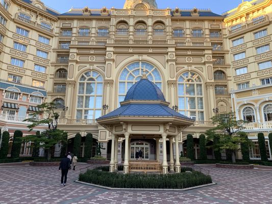 Tokyo Disneyland Hotel by null