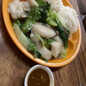 Hong Nien Chinese Restaurant - Sea Bass with Vegetable on Rice - Seafood Near Me - Honolulu, Hawaii Hong Nien Chinese Restaurant - Sea Bass with Vegetable on Rice - Seafood Near Me - Honolulu, Hawaii