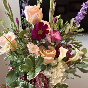 Jen's Floral and Design - Beautiful arrangement - Florists Near Me - Fishers, Indiana Jen's Floral and Design - Beautiful arrangement - Florists Near Me - Fishers, Indiana