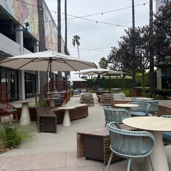 Everytable - Outdoor patio - Salad Near Me - Long Beach, California