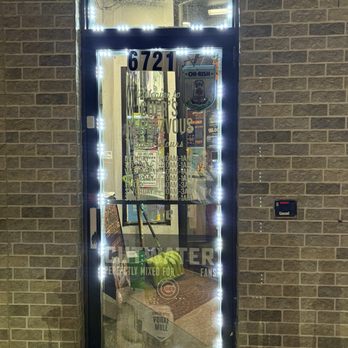 Cher’s Rendezvous - Entrance - Beer, Wine & Spirits Near Me - Oak Park, Illinois