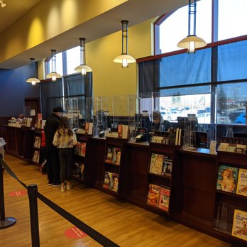 Chapters - Waiting in line to pay - Bookstores Near Me - Woodbridge, Ontario