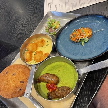 Capital One Lounge - Amazing bites - Airport Lounges Near Me - Dulles, Virginia Capital One Lounge - Amazing bites - Airport Lounges Near Me - Dulles, Virginia