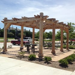 7-Eleven - Gazebo area to drink your hot 40oz