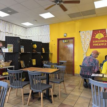 Sunshine & Pineapple - Restaurant, - Breakfast & Brunch Near Me - Honolulu, Hawaii Sunshine & Pineapple - Restaurant, - Breakfast & Brunch Near Me - Honolulu, Hawaii