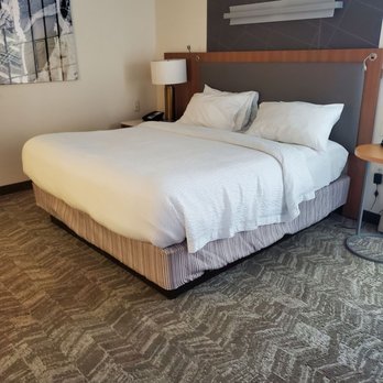 SpringHill Suites Chattanooga Downtown/Cameron Harbor - Extremely comfortable bed - Hotels Near Me - Chattanooga, Tennessee SpringHill Suites Chattanooga Downtown/Cameron Harbor - Extremely comfortable bed - Hotels Near Me - Chattanooga, Tennessee