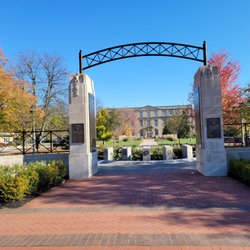 Entrance and Veterans Plaza at Mallway Park