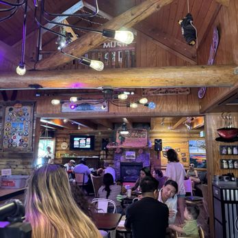 Moonridge Coffee Company  - Inside seating - Coffee & Tea Near Me - Big Bear Lake, California