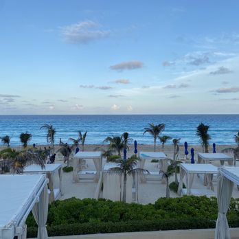Live Aqua Resort - From the Pool Club bar, looking towards the beach - Resorts Near Me - Cancún, ROO
