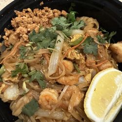Hunan Chef - Pad Thai with shrimp