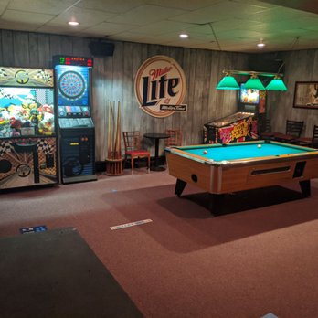 DeMarinis Pizzeria - Inside - Pizza Near Me - Menomonee Falls, Wisconsin