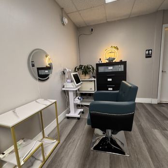 Apple Tree Head Care - Day Spas Near Me - Northridge, California Apple Tree Head Care - Day Spas Near Me - Northridge, California