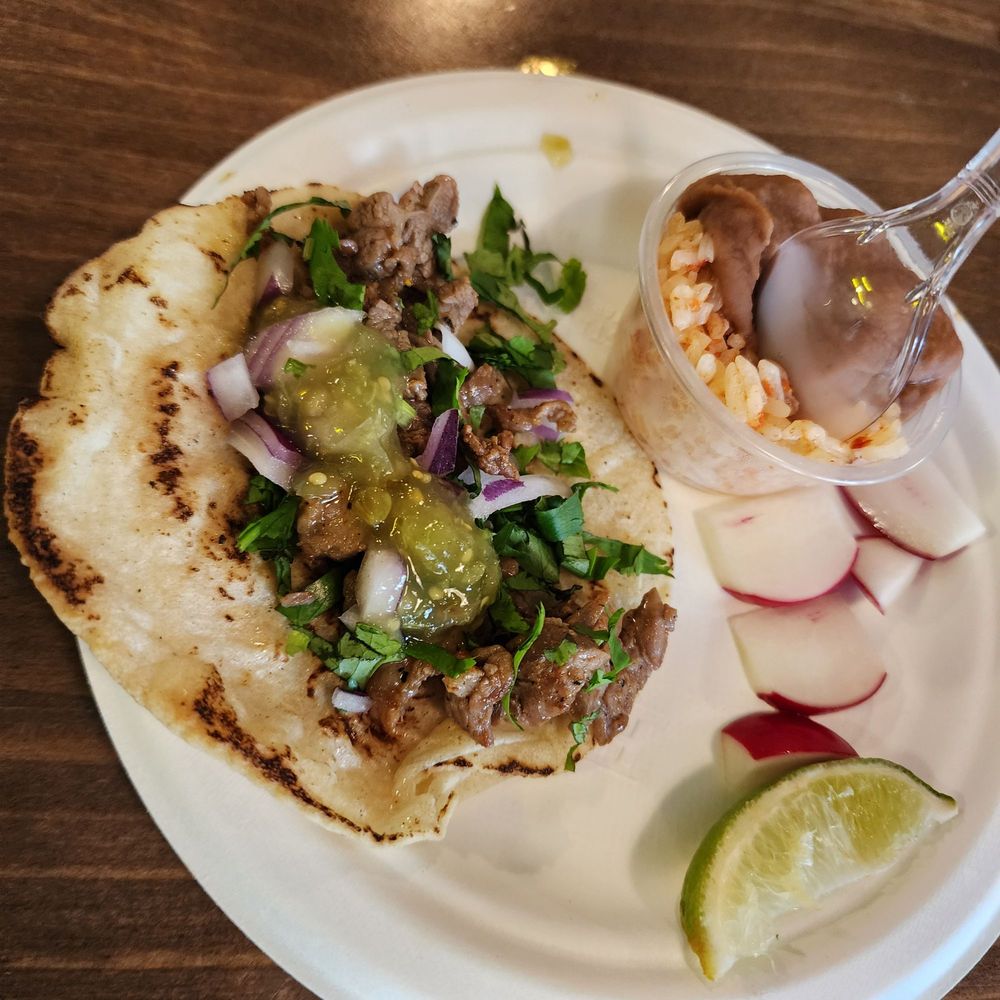 Tacos De Oro Logo