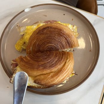Parfait Paris - le saumon croissant - Bakeries Near Me - La Jolla, California