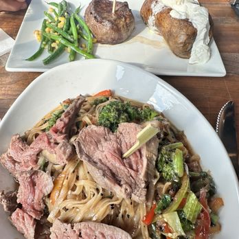 Redstone American Grill - Thai Noodles and 10oz Signature Filet* - Steakhouses Near Me - Eden Prairie, Minnesota