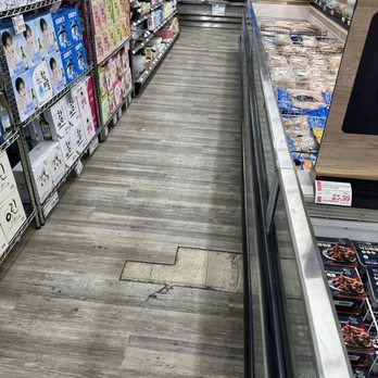 H Mart - Schaumburg - a grocery store aisle with a variety of products - Grocery Near Me - Schaumburg, Illinois
