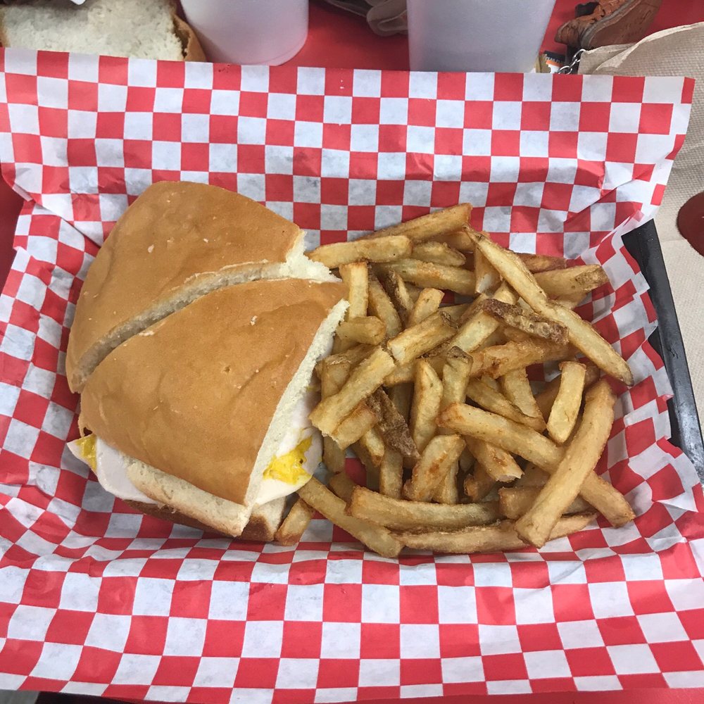 Fieldhouse Sandwich Shop - Turkey sandwich - Delis Near Me - Plainview, Texas