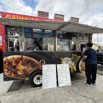 Carnitas El Momo - Carnitas El Momo Food Truck - Food Trucks Near Me - Los Angeles, California Carnitas El Momo - Carnitas El Momo Food Truck - Food Trucks Near Me - Los Angeles, California