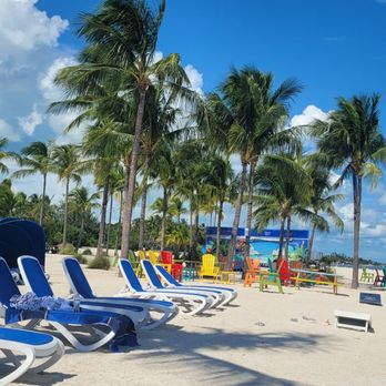 Islander Resort - And lounge chairs - Resorts Near Me - Islamorada, Florida