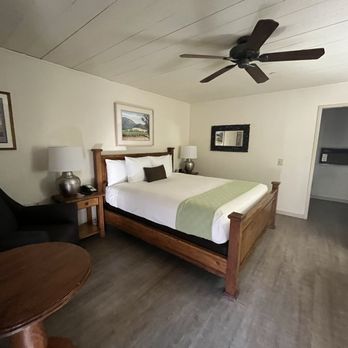 El Pueblo Inn - Bedroom was clean and comfortable - Hotels Near Me - Sonoma, California El Pueblo Inn - Bedroom was clean and comfortable - Hotels Near Me - Sonoma, California