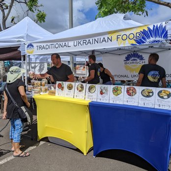 Farmlovers Markets - people buying food - Farmers Market Near Me - Kailua, Hawaii Farmlovers Markets - people buying food - Farmers Market Near Me - Kailua, Hawaii
