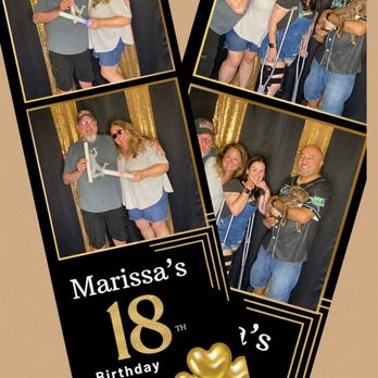 1. Bee-autiful Photobooth Moments