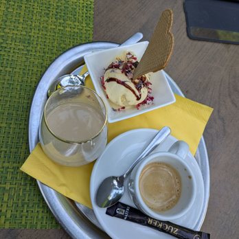 Weinstube Korkenzieher - Dreierlei einfach: Espresso, Baileys, Vanilleeis - Wine Bars Near Me - Schweinfurt, BY