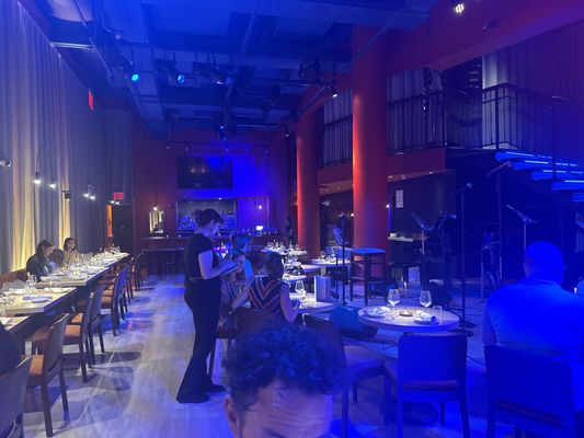 Chelsea Table & Stage by null